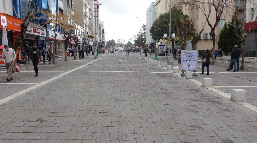 Uşak rehavete kapılmadı, caddeler boş kaldı