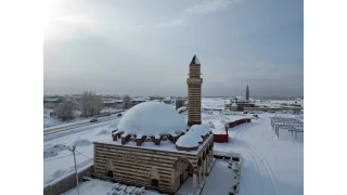 Van'�n tarihi yap�lar� karla kapland�