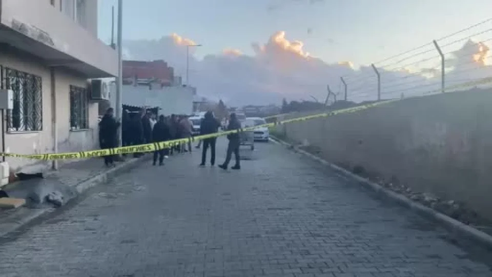 Yağmurun çökerttiği yolda insan kemikleri bulundu