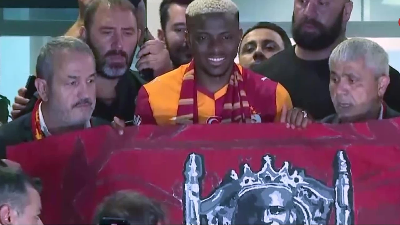 Yakla��k 4 milyar liral�k Victor Osimhen, �stanbul'a geldi