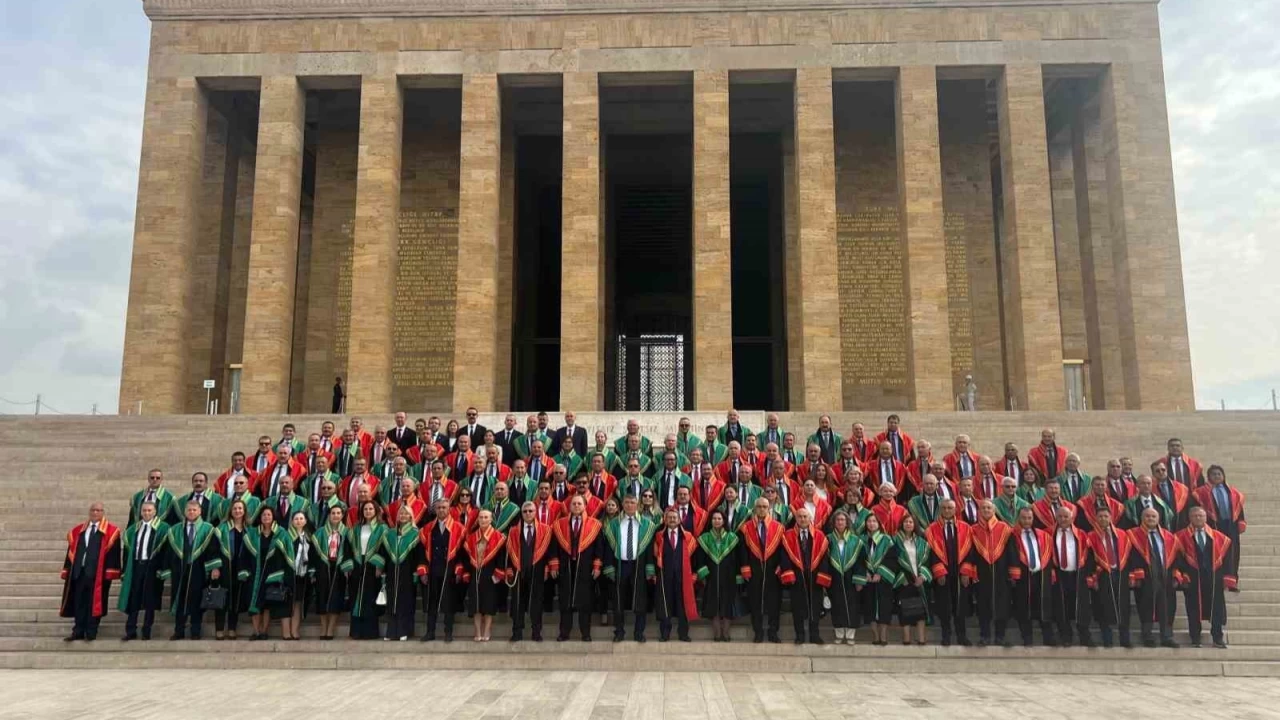 Yarg�tay �yeleri adli y�l a��l��� dolay�s�yla An�tkabir'i ziyaret etti
