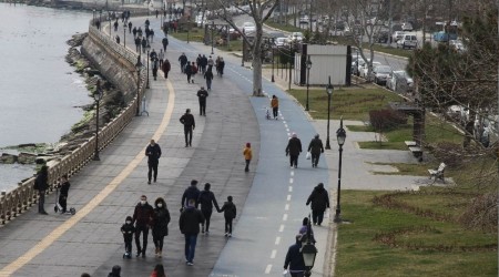 Yasak kalktı insanlar sahilde