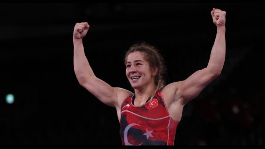 Yasemin çifte bayram yaşattı