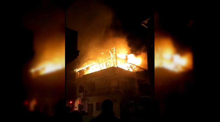 Ya�l� �ifti kom�ular� alevlerinden i�inden kurtard�