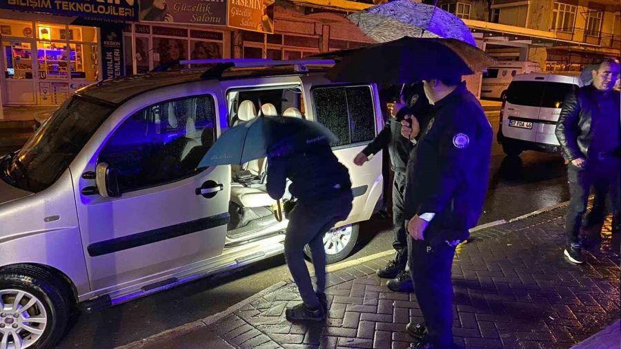 Yaya ve sürücünün tartışmasında mermiler havada uçtu