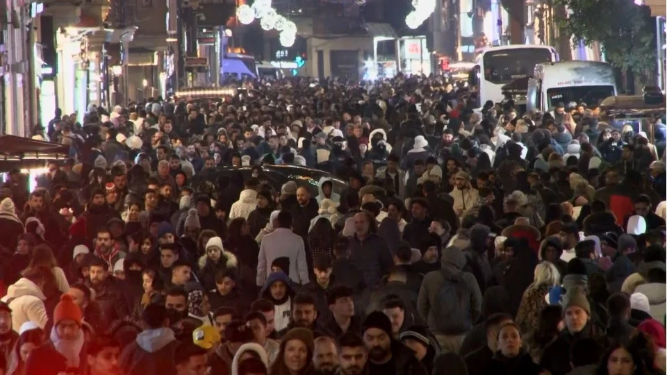 Yılın son saatlerinde İstiklal Caddesi