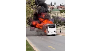 Yolcu otobs alev alev ald, yolcular son anda tahliye edildi