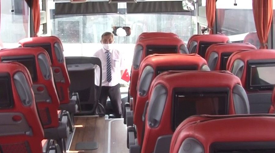 Yolcunun otobste unuttuu 4 bin Euro ile iki telefonu kendisine teslim edildi
