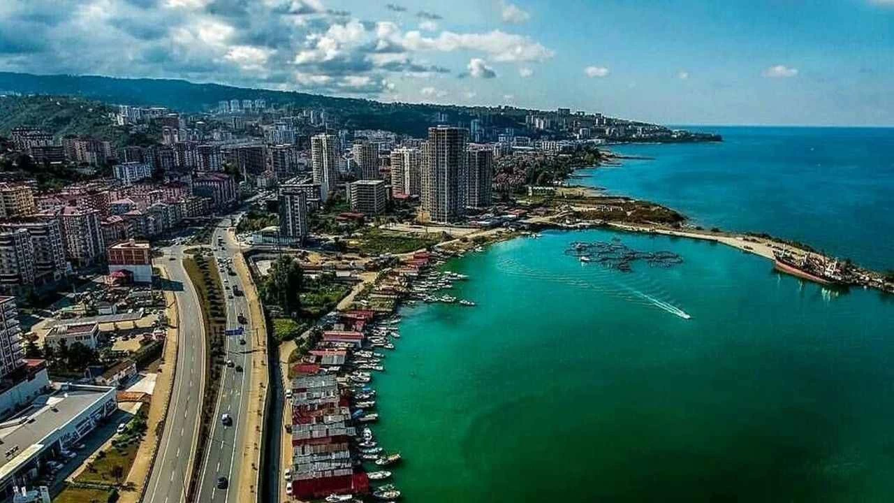 Yomra Sahili: Karadeniz’in serin sularına açılan doğal pencere