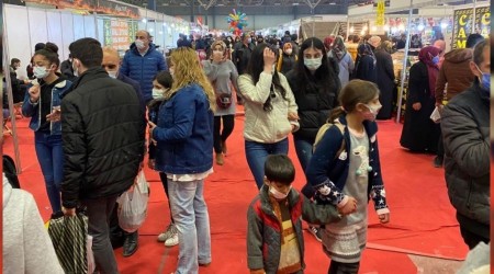 Yöresel ürünler fuarında sosyal mesafe hiçe sayıldı