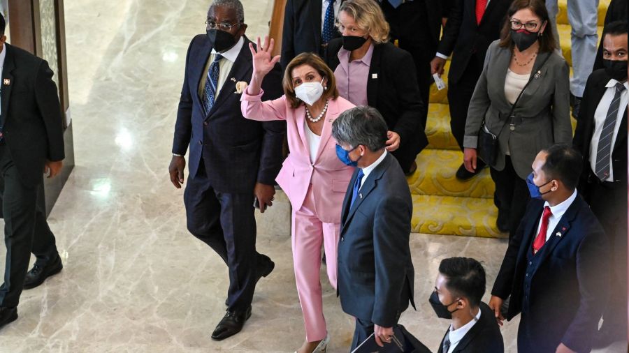 YÜKSEK TANSİYON: Pelosi Tayvan'da, Çin teyakkuzda