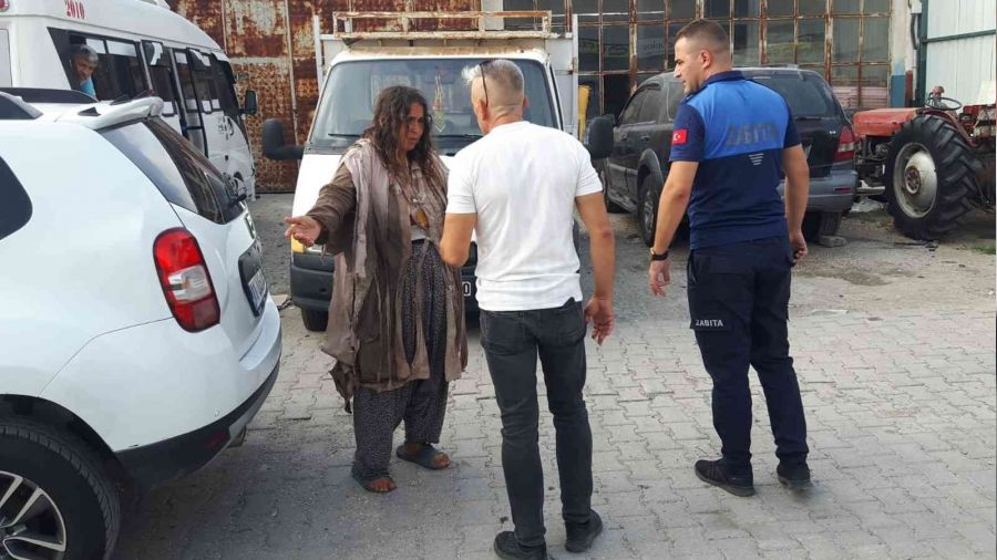 Zabıta yakalayıp gönderiyor o geri geliyor