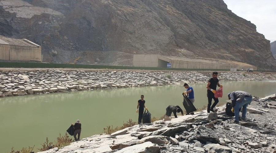 Zap Suyu �evresi ��plerden ar�nd�r�ld�