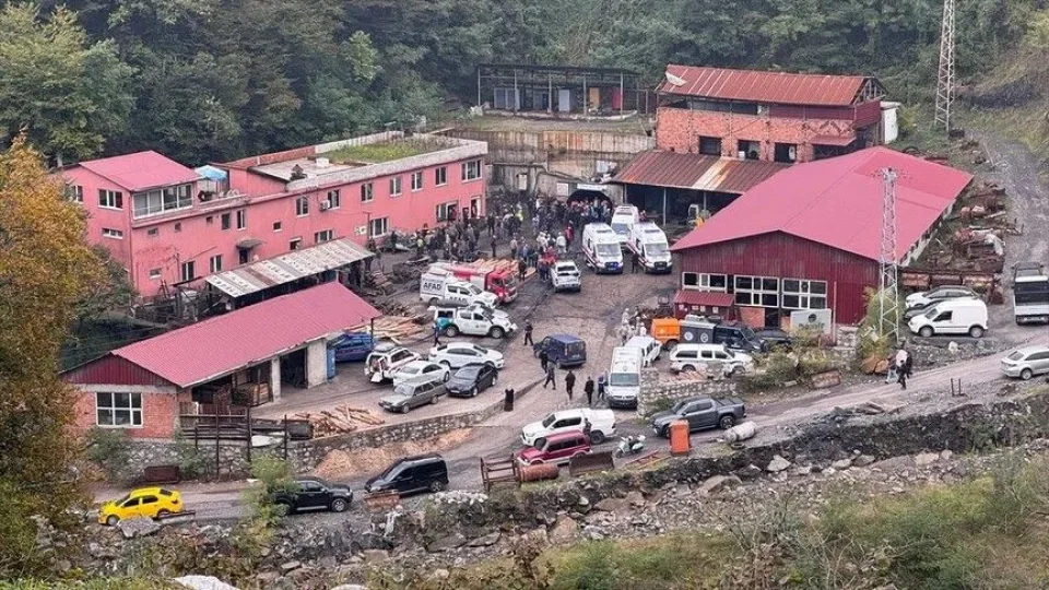  Zonguldak'�n Kilimli il�esindeki maden oca��nda meydana gelen grizu patlamas� sonucu 2 ki�i hayat�n� kaybetti, 5 ki�i yaraland�