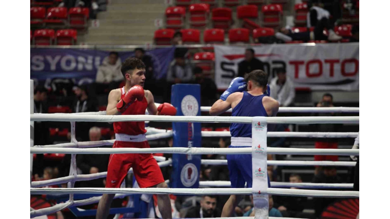 100. Yıl Büyük Erkekler Türkiye Ferdi Boks Şampiyonası Konya'da başladı