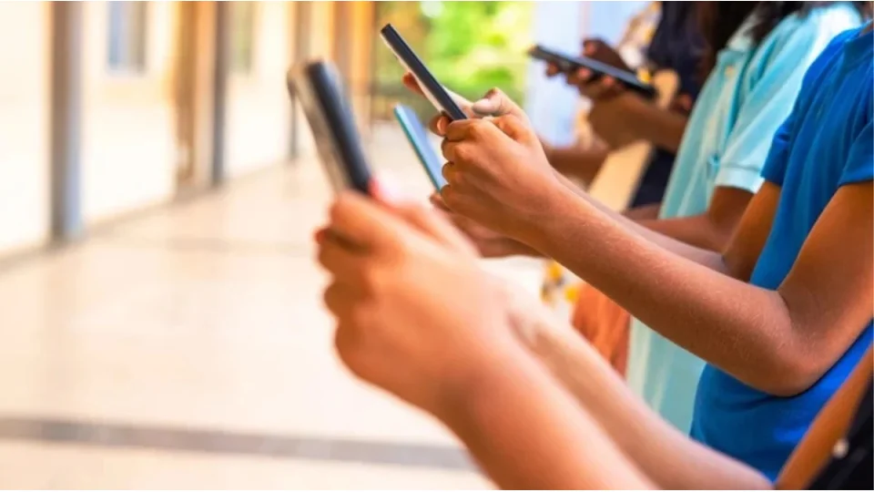 15 ya� alt� �ocuklara sosyal medyay� yasaklamak ��z�m m�?