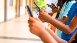 15 yaş altı çocuklara sosyal medyayı yasaklamak çözüm mü?