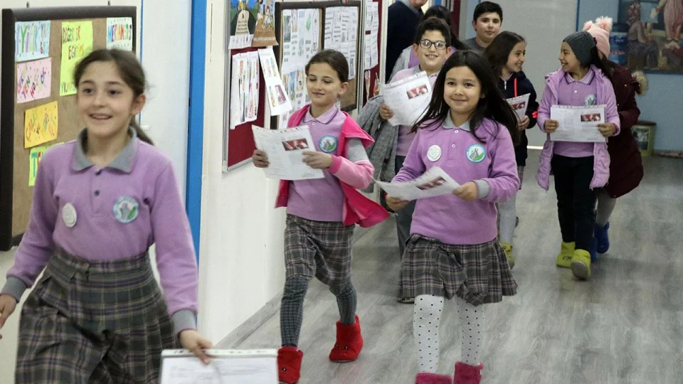 18 milyon ��renci i�in yar�n 'karne zili' �alacak