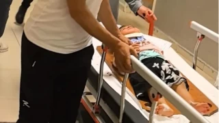 2 yandaki ocuk balkondan dt