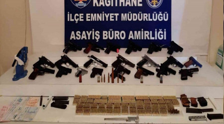 22 tabanca ve binlerce mermi ele geçirildi