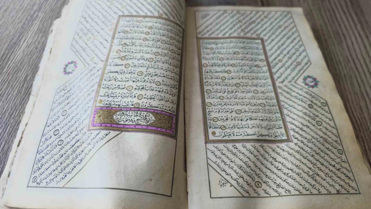 300 yıllık altın varaklı el yazması Kur'an-ı Kerim