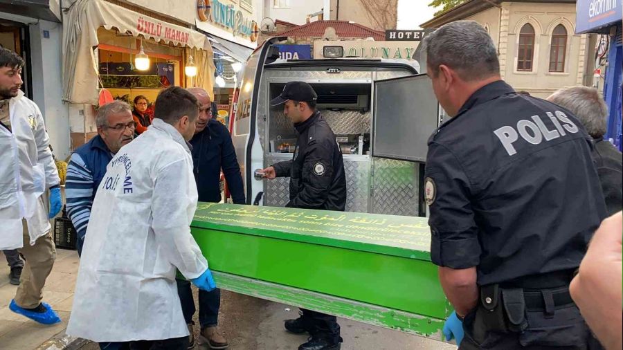 45 ya��ndaki eski polis pansiyonda �l� bulundu