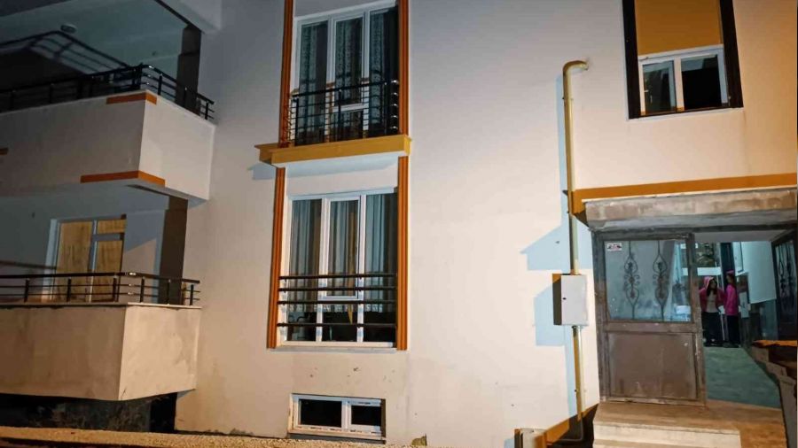 8 ayd�r elektrikleri kesik