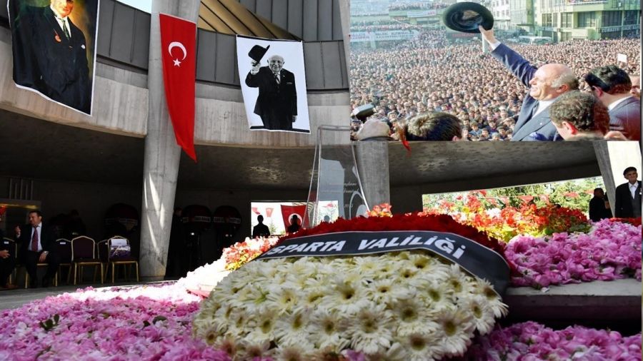 9. Cumhurbaşkanı Süleyman Demirel, kabri başında anıldı