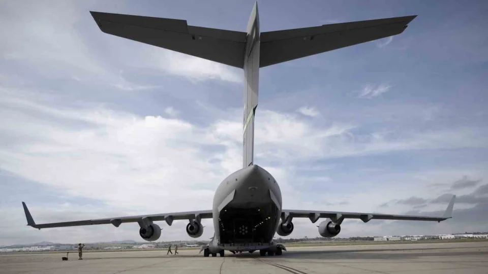 ABD'de bir ilk: N�kleer reakt�r� kargo u�a��yla ta��d�