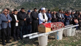 Adana'da 9 yaşındaki Kemal maganda kurşununun kurbanı oldu