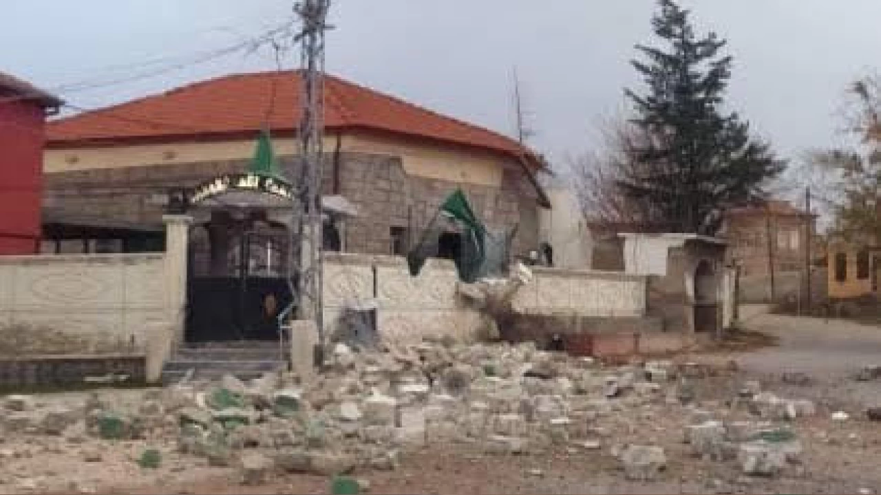 Aksaray'da fırtına cami minaresini yıktı