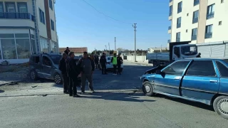 Aksaray'da hafif ticari araç ile otomobil çarpıştı: 7 yaralı