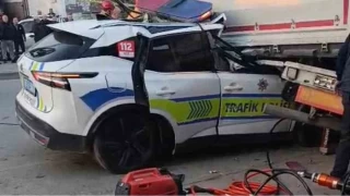 Alaşehir'de polis aracı tıra arkadan çarptı: 1 şehit, 1 ağır yaralı