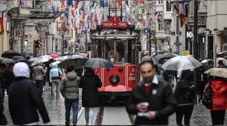 Alışveriş caddeleri salgına direndi