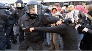 Alman polisi siyonizm klesi