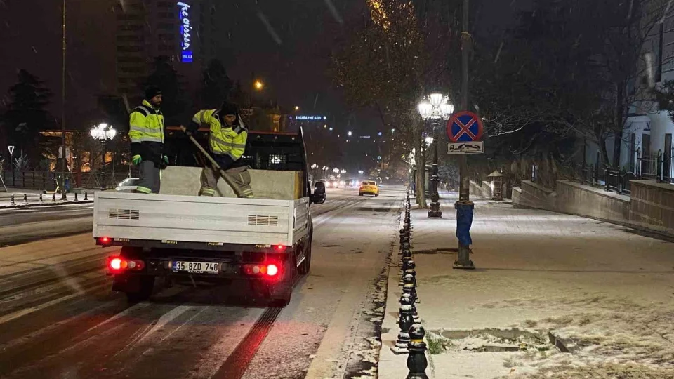 Ankara yeni y�la kar ya���� ile girdi