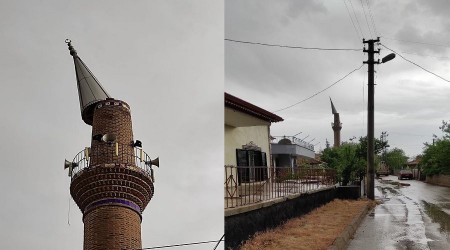 Ankara'daki fırtına minarenin kubbesini devirdi