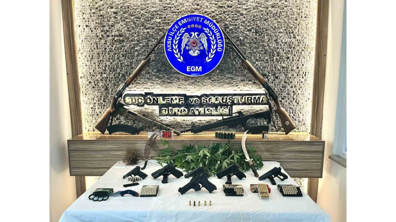 Antalya'da çok sayıda ruhsatsız silah ele geçti