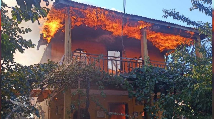 Antalya'da dubleks ev küle döndü