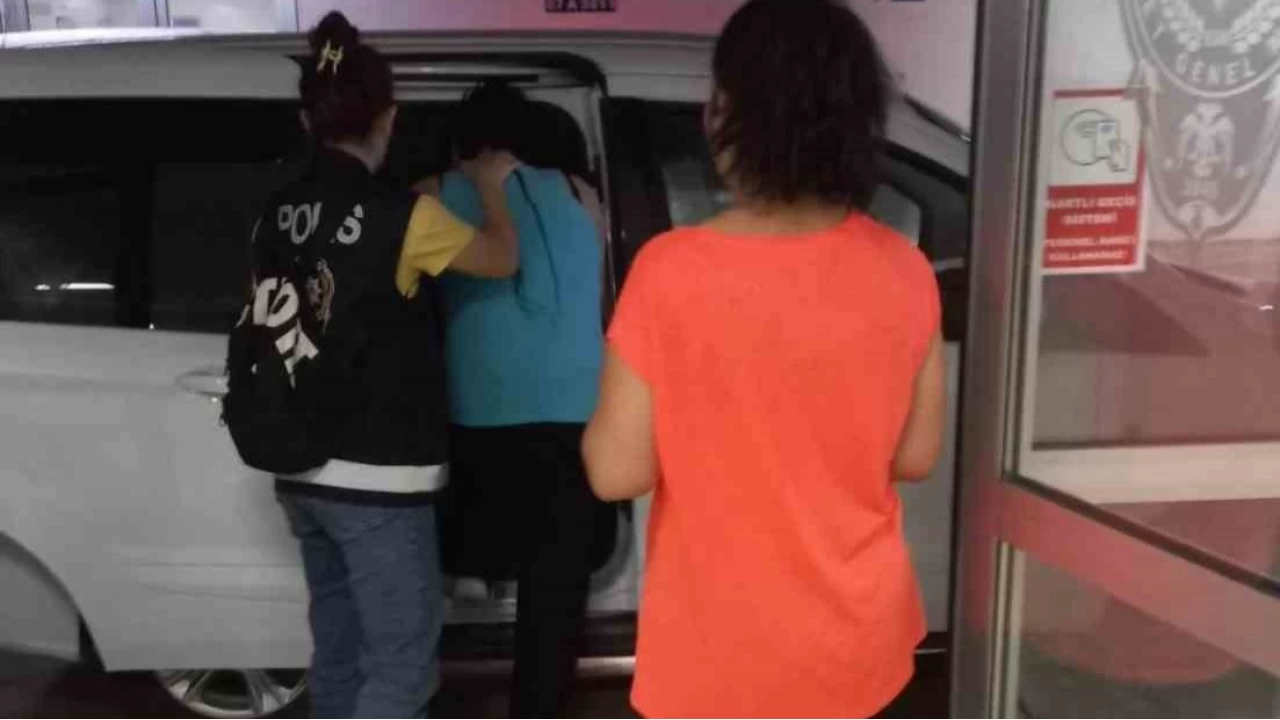 Antalya'da i� yerinden h�rs�zl�k yapan 2 ��pheli tutukland�