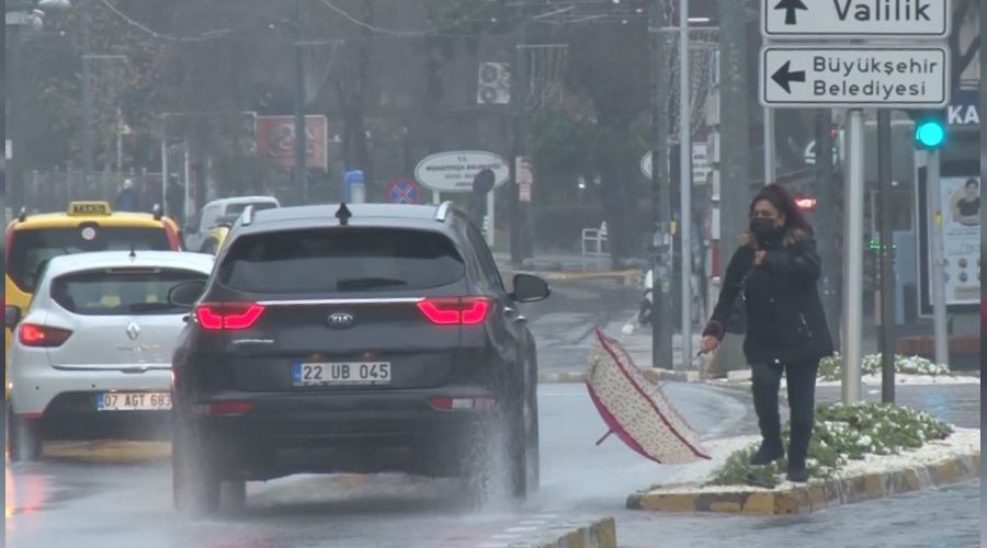 Antalya'da sağanak yağış