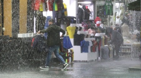 Antalya'da yamur esnaf zora soktu
