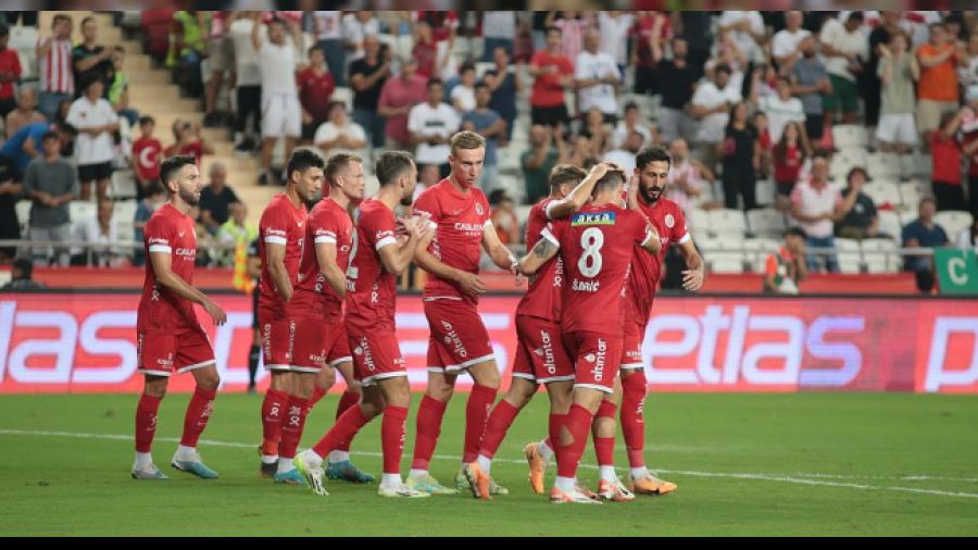 Antalyaspor ilk galibiyetini aldı