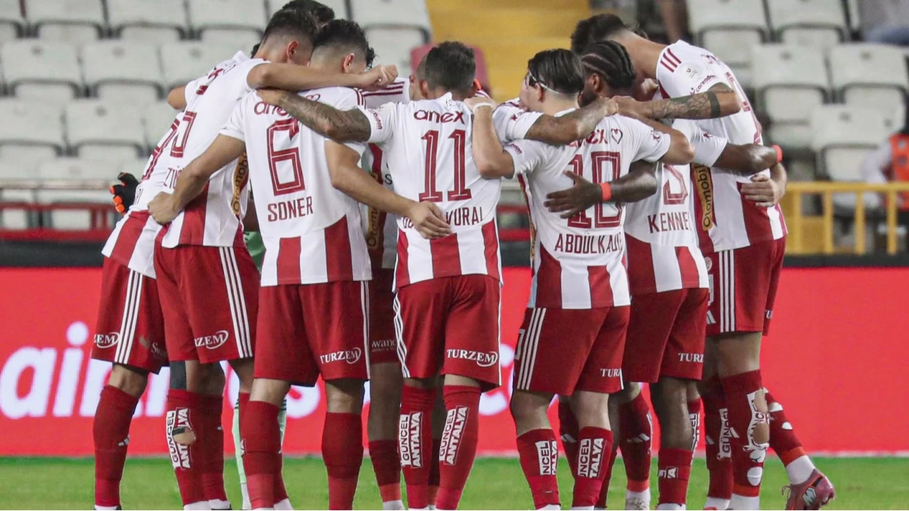 Antalyaspor Kasımpaşa karşısında 3 puanı aldı