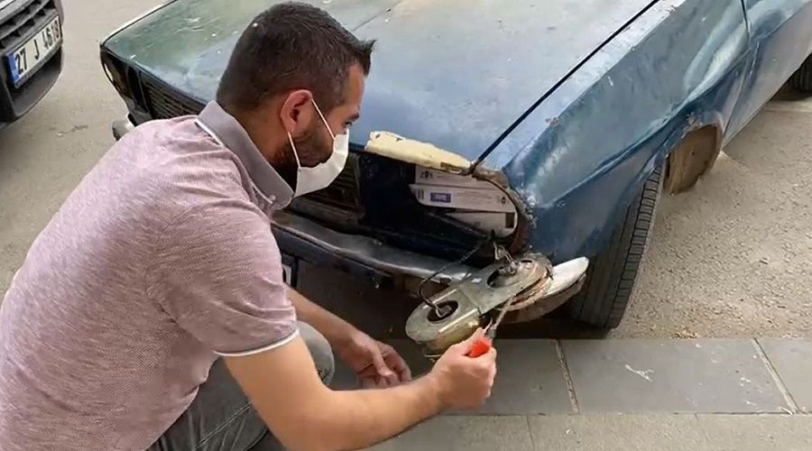 Araç farına saklamış