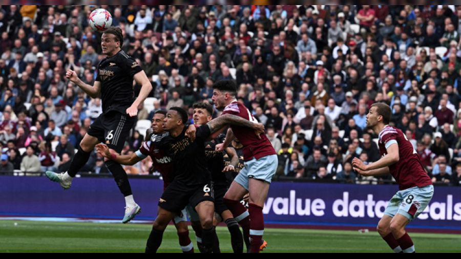 Arsenal'i �ampiyonluk stresi sard� 