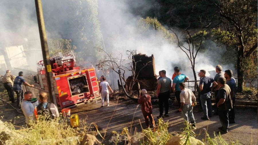 Artvin'de 5 ev yand�