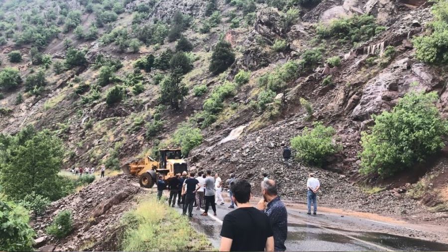 Artvin'de heyelan ve su baskınları oldu
