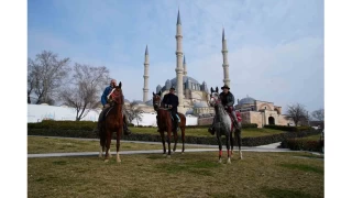 At sırtında İspanya'dan Mekke'ye giden hacı adayları Edirne'de dualarla uğurlandı