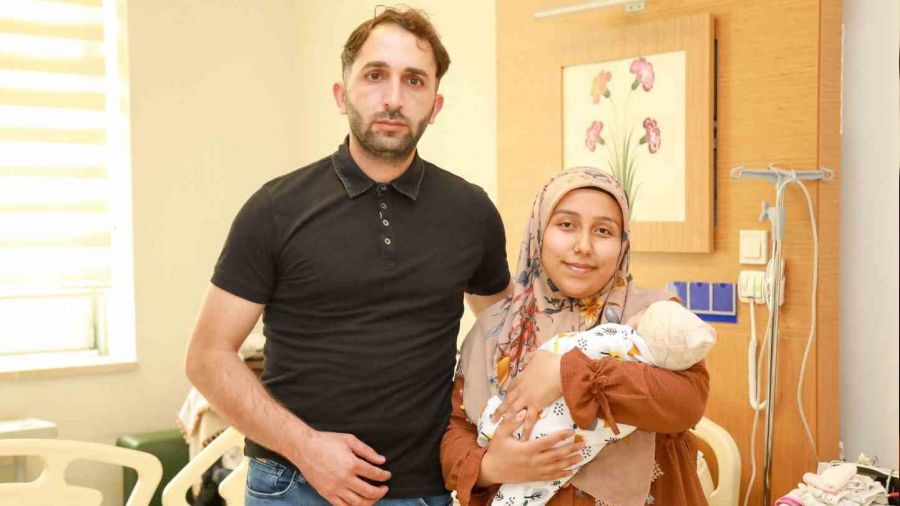 Ba��rsaklar� g���s kafesinde do�du